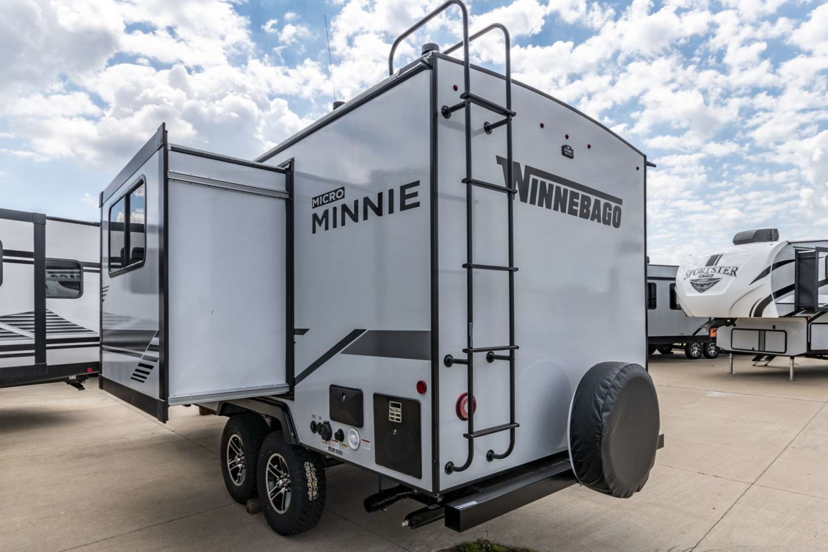 Winnebago Micro Minnie 2106D