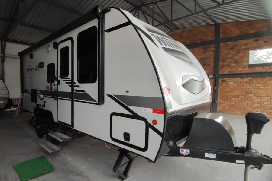 Winnebago Micro Minnie 2106D