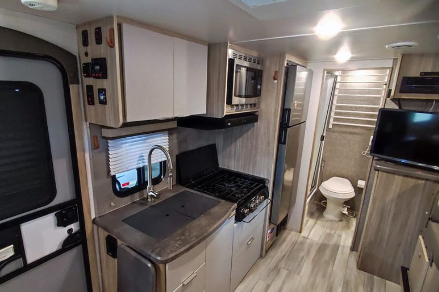 Winnebago Micro Minnie 2106D