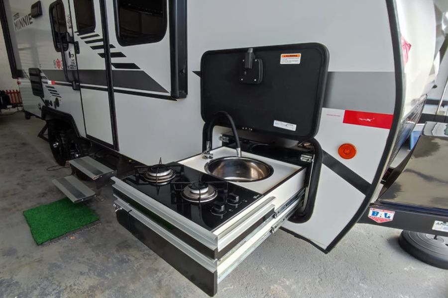 Winnebago Micro Minnie 2106D