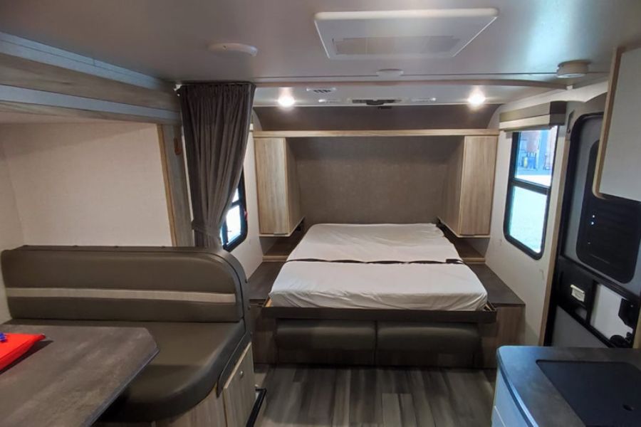 Winnebago Micro Minnie 2106D