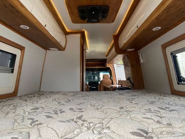 Globe Motorhomes Montagem Motorhome Sprinter 416 6.9