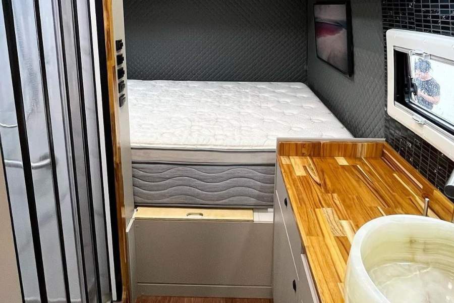 MOTORHOME VOLARE V8L 4x4 2022