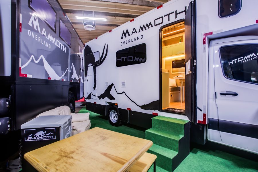 Mammoth Overland Motorhome Srinter 517